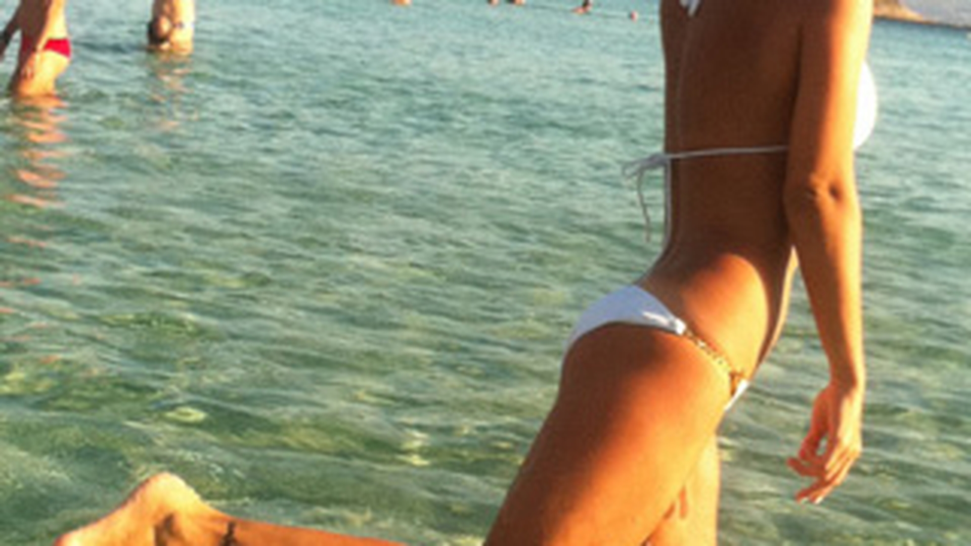 Uite cum arata Magda Palimariu in costum de baie! A fost la pescuit in Grecia: "M-am delectat cu ore tihnite la plaja"