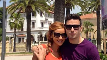 Cristea si Bianca asa cum doar asternuturile lor de acasa ii stiu! Uite-i dezbracati si atingandu-se pasional pe plaja - Nici nu banuiesti care dintre ei a facut topless