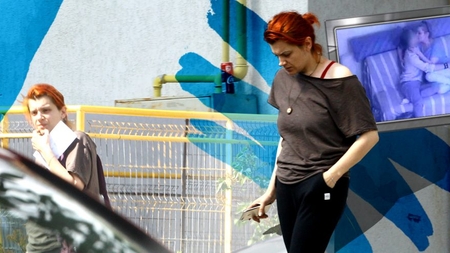 Am găsit-o pe directoarea de liceu filmată în timpul actului sexual cu un elev! Unde se ascunde ”profa”…