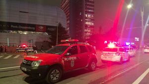 Incendiu la Promenada Mall din Capitală! Oamenii au fost evacuați de urgență