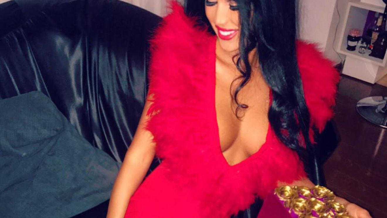 DANIELA CRUDU a înnebunit arabii cu ţinuta sa în seara de Revelion!