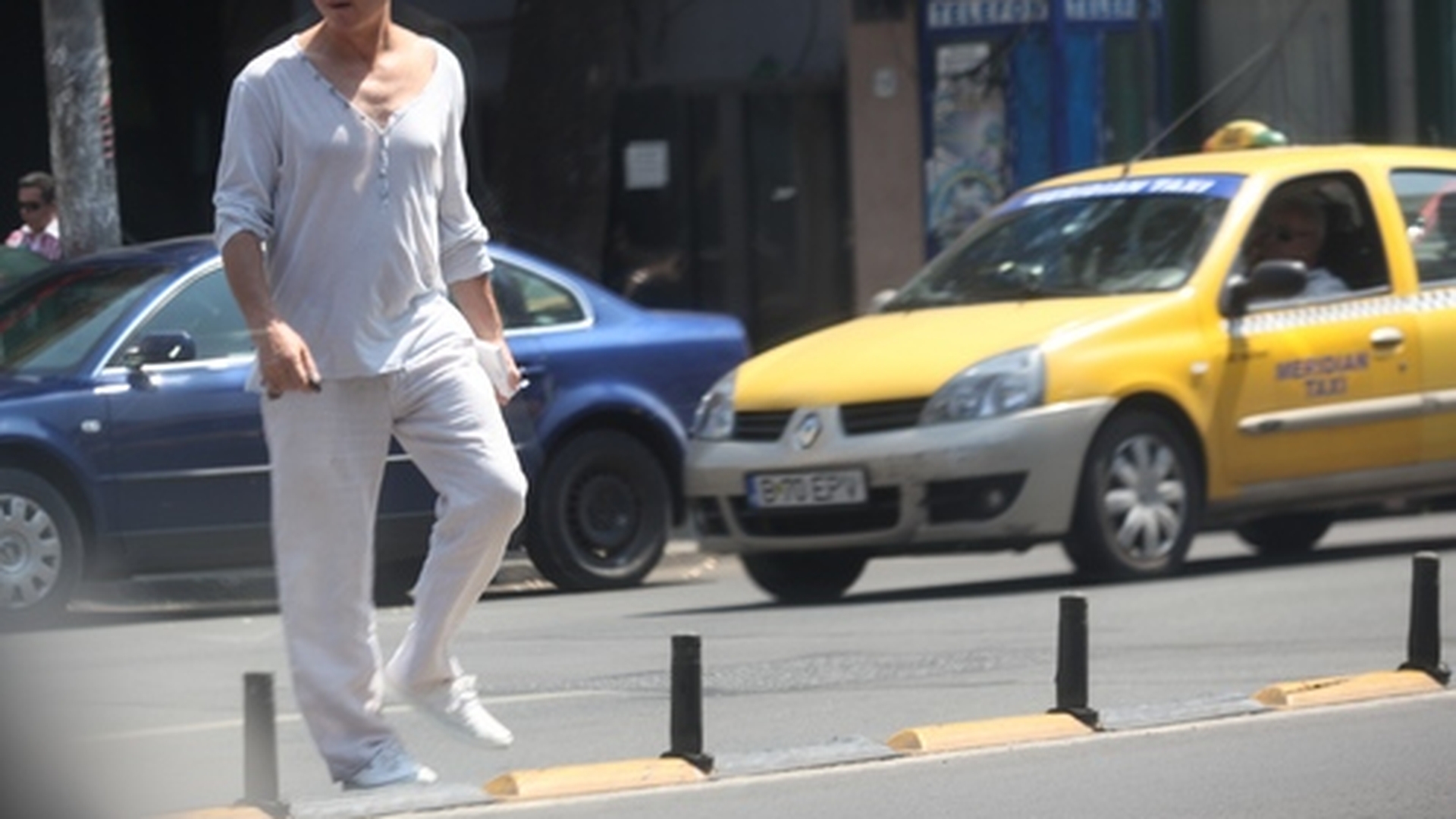 Si actorii incalca regulile de circulatie! Uite ce-a facut Horatiu Malaele in trafic!
