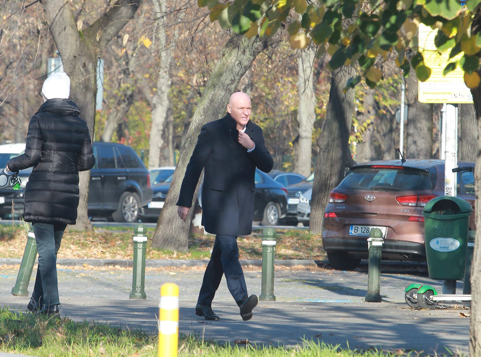 Dragoș Pavăl, proprietarul Dedeman, a pornit pe jos, din ”Primăverii”, până la vila patrimoniu, din ”Aleea Alexandru”