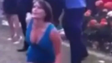 Moartă de beată, singura ei preocupare a fost să lovească bărbaţii în nas! Uite ce scandal a făcut domnişoara la Cupa Melbourne