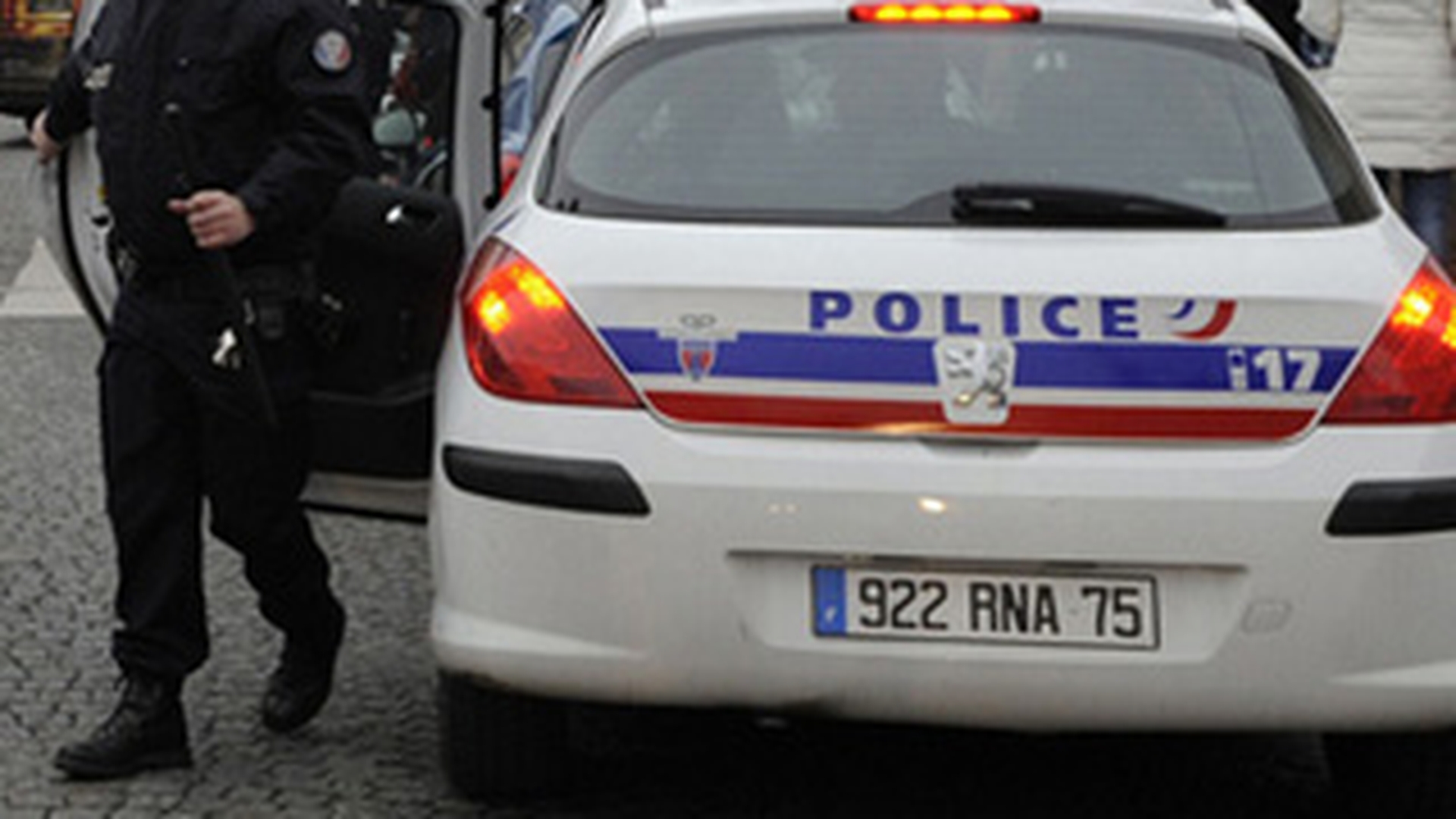 Zece romani, arestati in urma unui conflict violent la Paris