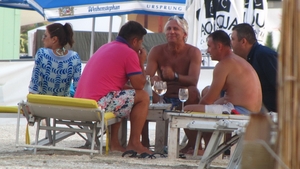In plin cod rosu de canicula si dupa ce Iohannis nu a aprobat codul fiscal, Teodorovici isi racoreste amarul la un sprit de vara!