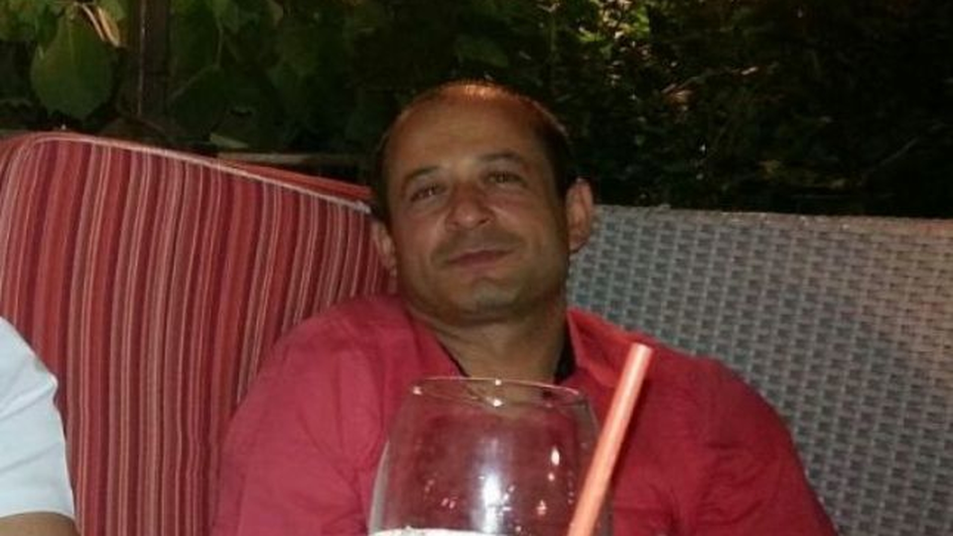 TERIFIANT! Un bărbat şi-a împuşcat soţia în cap, în Capitală. O copilă de clasa a IV-a a rămas orfană