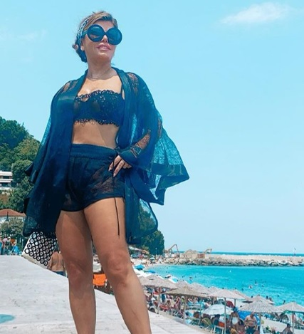 FOTO / Cum a apărut Loredana Groza la plajă. Turiștii au crezut că nu văd bine