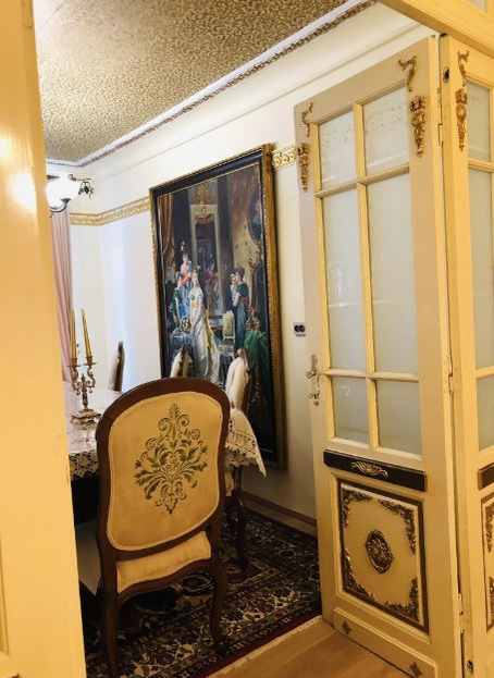 Prețul unui apartament în centrul Capitalei a creat isterie pe Internet! Suma ireală pe care o cere proprietarul: ”La bucătărie, trebuie să stai în genunchi să gătești”