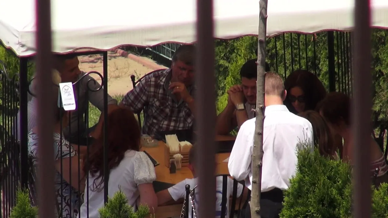 IMAGINI EXCLUSIVE LA CANCAN.RO Bianca si Slav si-au reunit familiile la masa! Parintii lor au stat fata in fata pentru prima data!