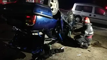 Grav accident în Teleorman. Un autoturism a intrat într-un cap de pod, apoi s-a răsturnat