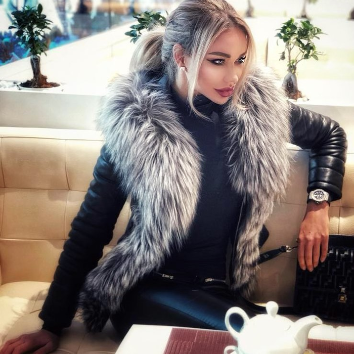 Bianca Drăgușanu și soțul ei, cadou de lux pentru Cătălin Botezatu! Ce i-a scris vedeta pe cutia în care era darul pentru designer