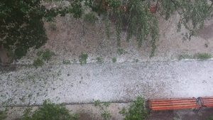 Vremea se schimba drastic in urmatoarele ore. COD GALBEN de vreme rea in mai multe zone din tara
