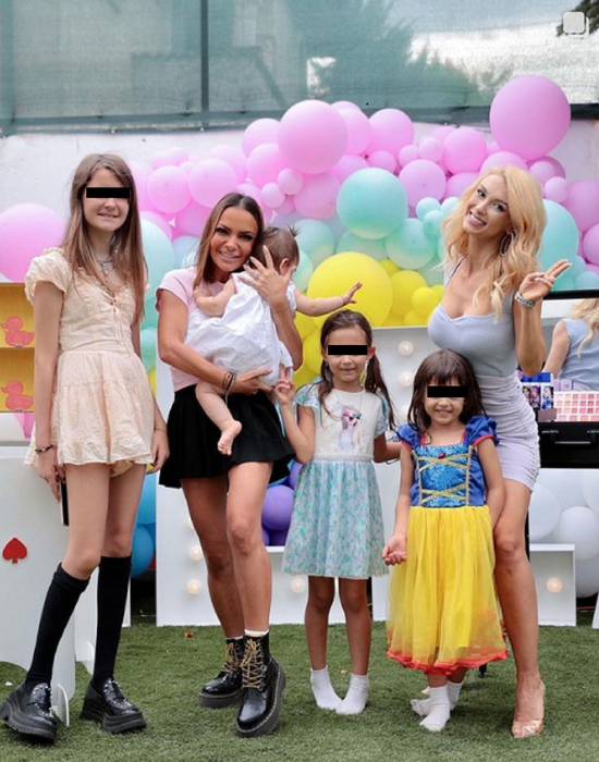 Andreea Bălan a „spart” banii la ziua Ellei. Petrecere grandioasă la aniversarea micuţei. VIDEO