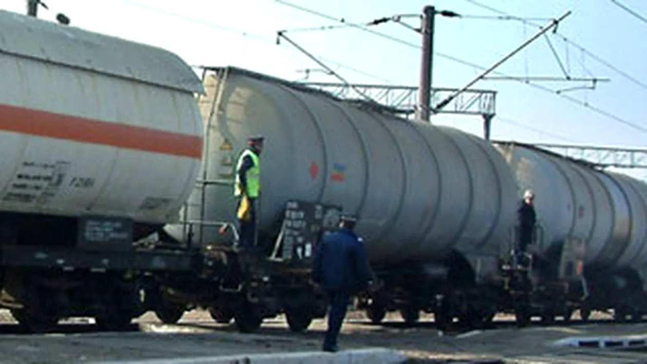 Un copil de doi ani a scapat cu viata, dupa ce a trecut peste el un tren cu 20 de vagoane