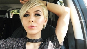 Sore şi-a surprins fanii! S-a pozat goală în cadă cu...