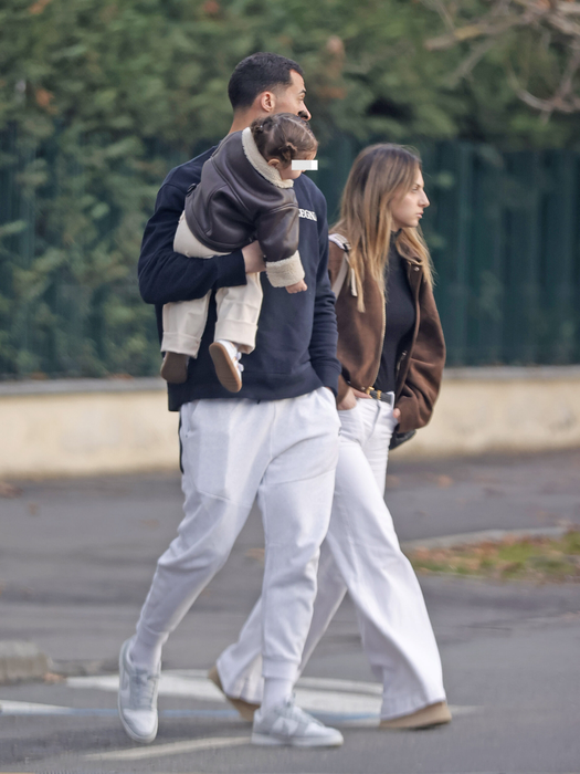 Fotbalistul de la FCSB cu familia