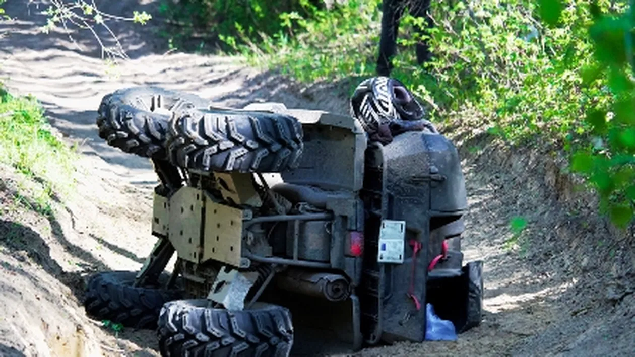 Bistrița: Un bărbat de 63 de ani a murit după ce s-a răsturnat cu ATV-ul