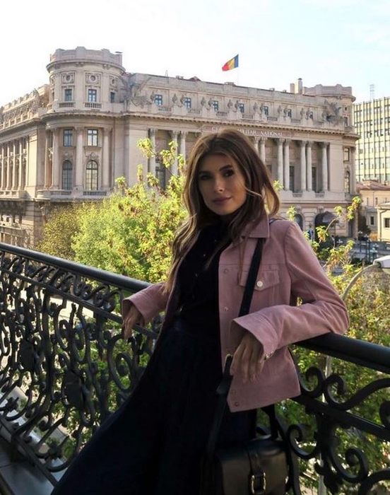 Ex-iubita lui SMILEY s-a afişat în braţele altui cântăreţ celebru de la noi! Se iubeşte cu DELIRIC