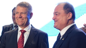 Klaus Iohannis, PDL şi PNL au trimis activişti în diaspora pentru a sta la cozi în faţa secţiilor de votare