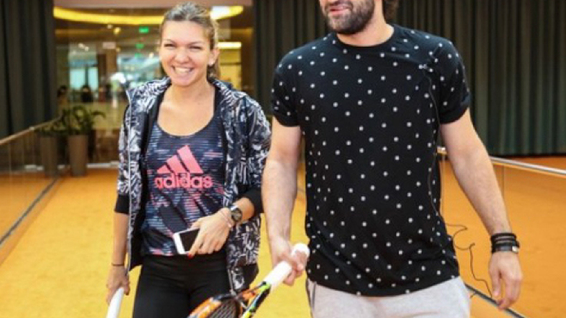 SMILEY ar putea să o ceară de soţie pe SIMONA HALEP? Iată cine i-a „impus“ asta cântăreţului