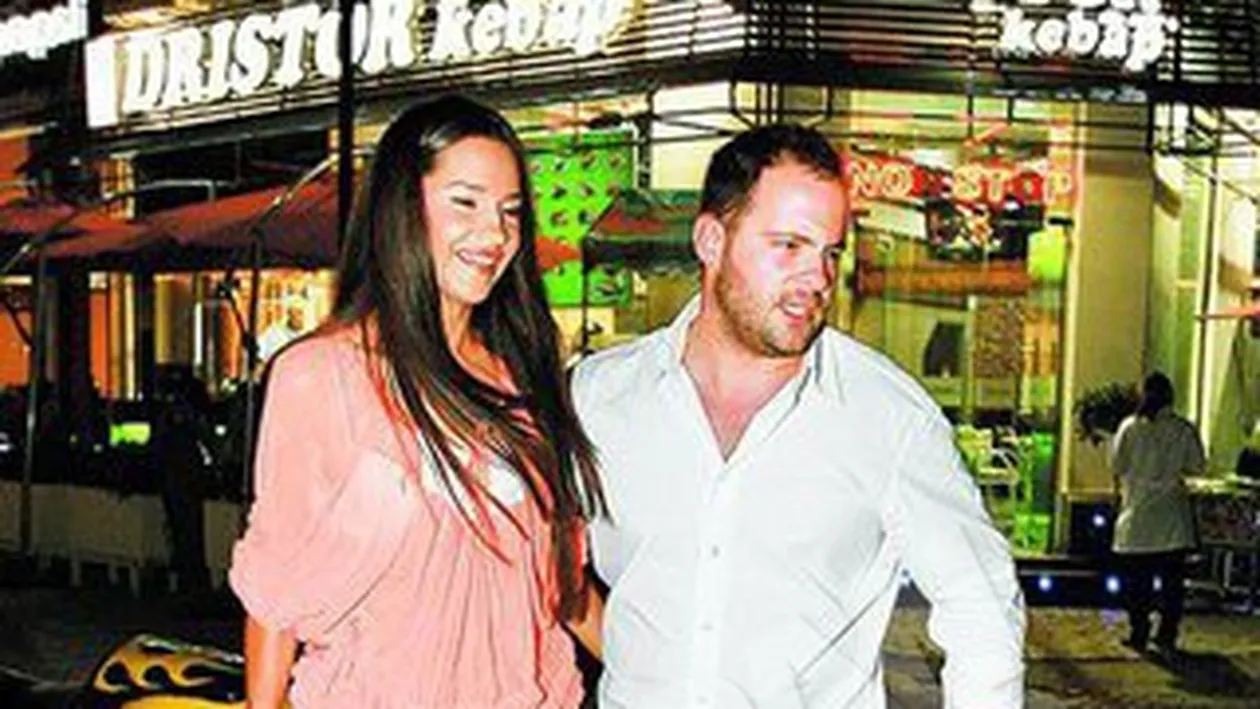 Asistenta CANCAN TV si-a petrecut seara la o narghilea cu George! Umbla cu un baiat de bani gata!