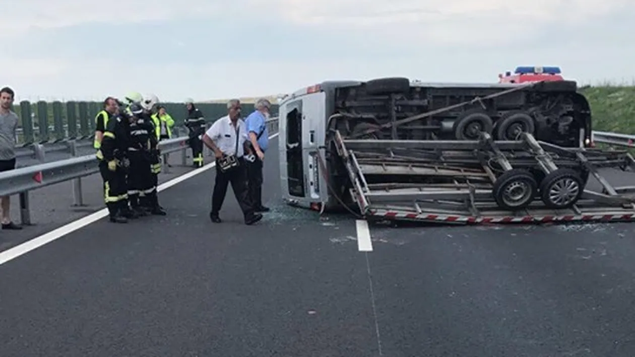 Accident cumplit pe A1 între două microbuze şi un autoturism