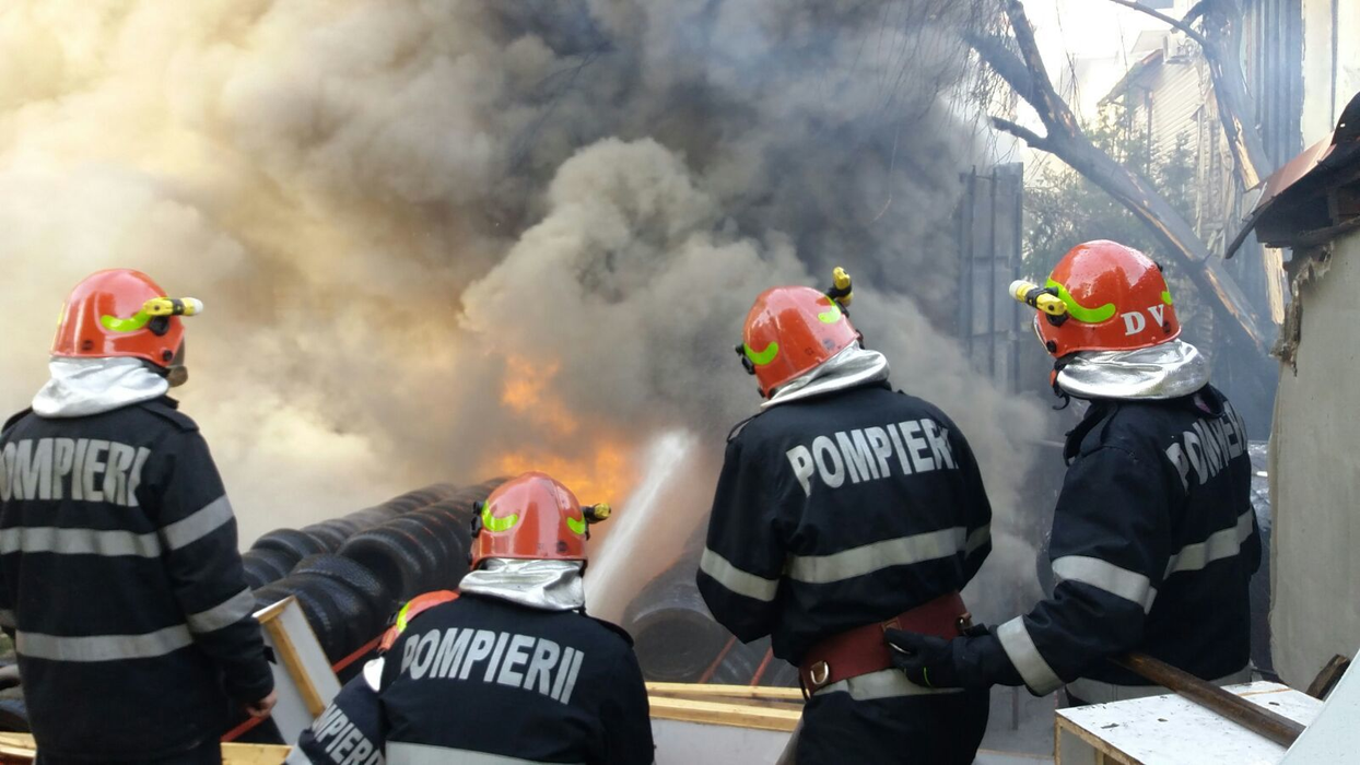Incendiu devastator în Bucureşti! 20 de victime