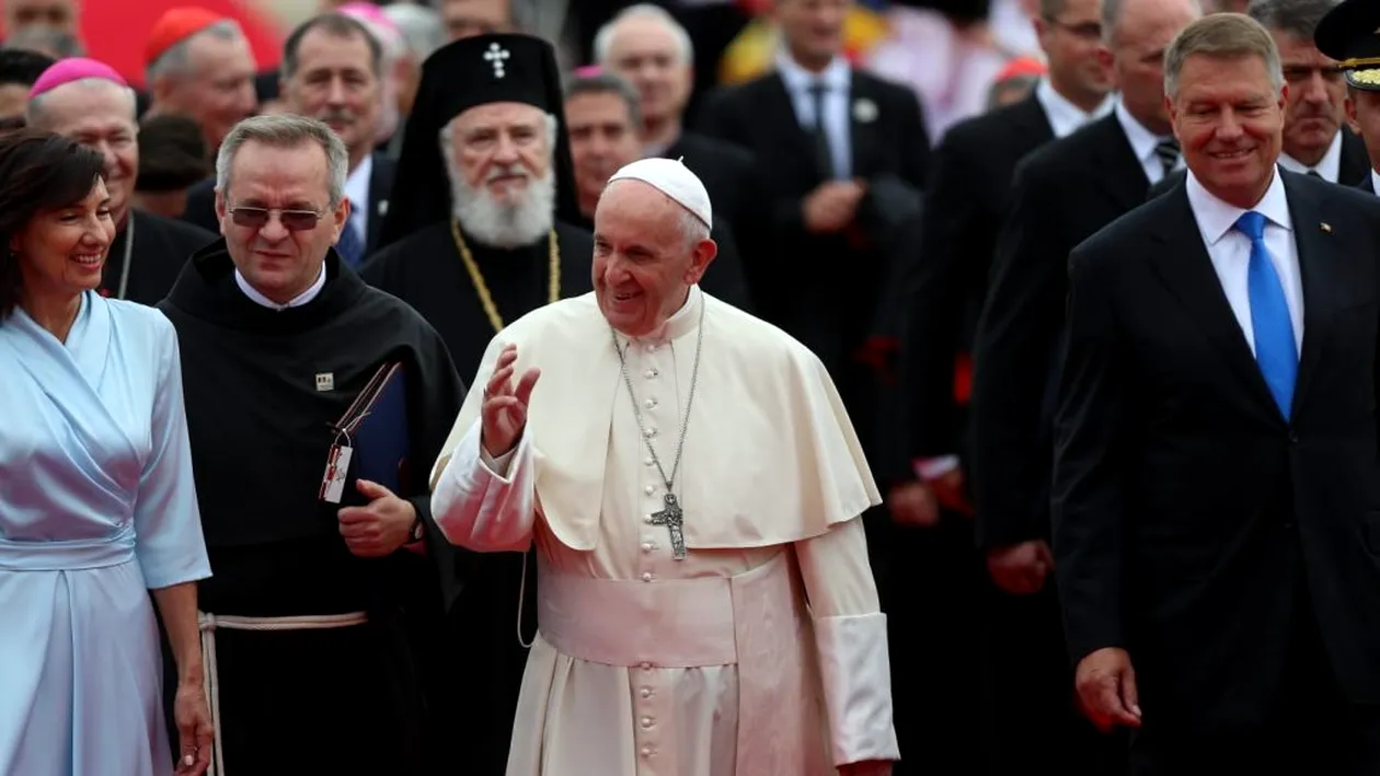 Papa Francisc: ”Aduc un omagiu sacrificiilor făcute de atâția fii și fiice ale României!”
