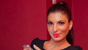 Andreea Tonciu, sexy la plaja. Si-a luat sutienul cu push-up si....