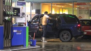 Radu Mazare Jr. a fost asteptat cu alai la venirea in Romania. Vezi care a fost primul lucru pe care l-a facut după ce a aterizat!