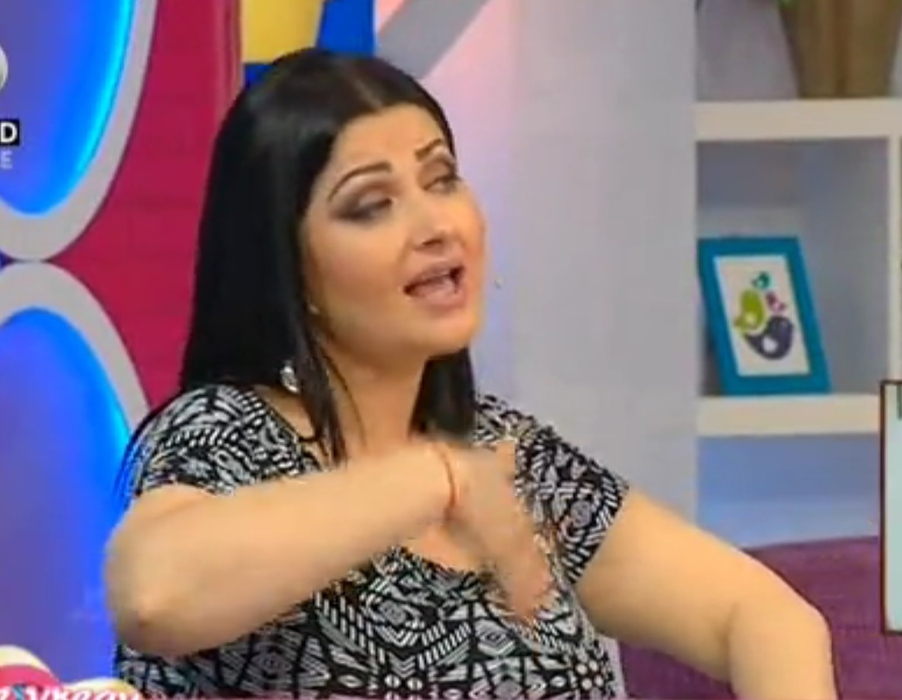 Gabriela Cristea şi-a etalat burta de gravidă în costum de baie! S-a lăsat pozată aşa cum n-ar fi crezut nimeni