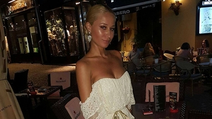 Idila ascunsă dintre ”Regele pietrişului” şi nevasta lui Sabin Ilie scoate la iveală un… patrulater amoros! I-a devenit confidentă şi apoi i l-a ”suflat” pe milionar! Magda Miu a fost filmată de CANCAN.ro în timp ce se săruta la mare cu fostul soţ al prietenei ei de distracţii!
