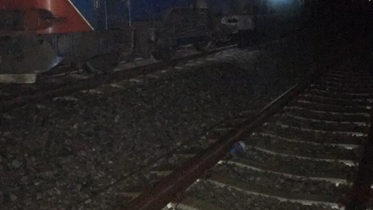 Peste 200 de călători evacuați din trenul București-Timișoara, după un incendiu la locomotivă