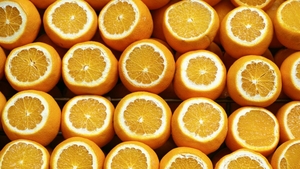 Tu știi ce culoare au portocalele de fapt? Află povestea culorii acestor fructe dar și a numelui culorii oranj