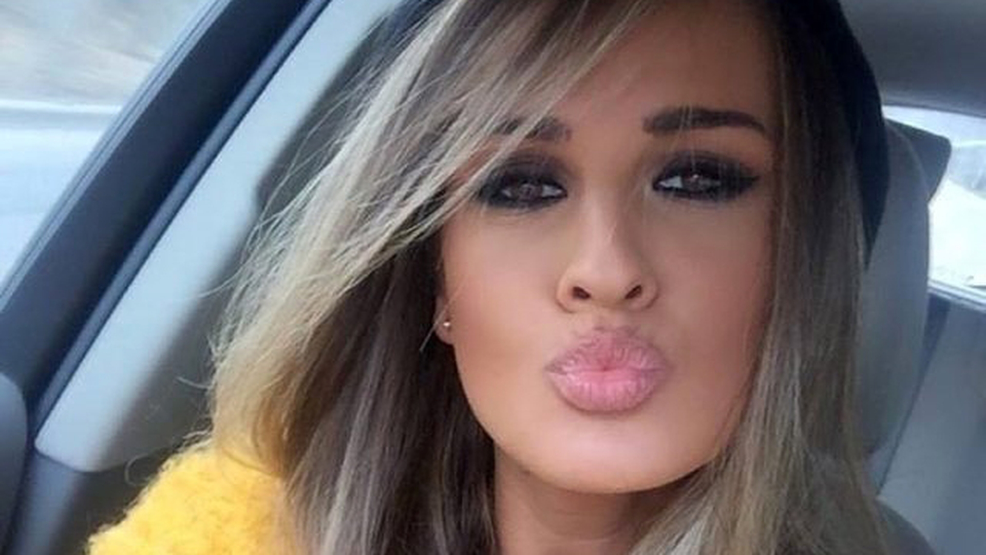 Am obţinut prima reacţie a vedetei de la Antenă. Au ”combinat-o” pe Diana Munteanu într-o găinărie cu fotomodele!
