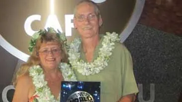 O tin dintr-o nunta in alta din 1984! Cuplul care s-a casatorit de 100 de ori!