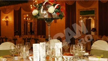 Uite ce tort a avut la botez fetita Andreei Antonescu! A fost accesorizat cu botosei roz din ciocolata