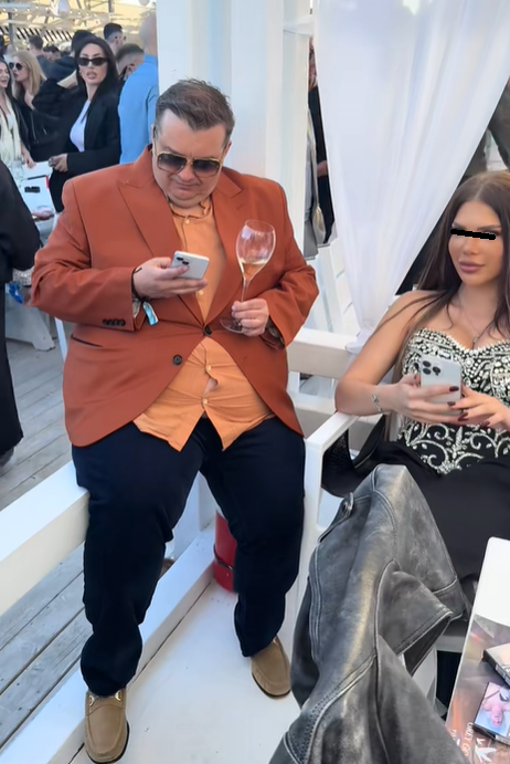 Pescobar i-a dat 25.000 de euro dintr-un foc, iar acum face milioane din combinații! Cine este, de fapt, ”Doctorul” care a devenit vedetă pe TikTok, după ce a lins pahare și decolteuri la Loft