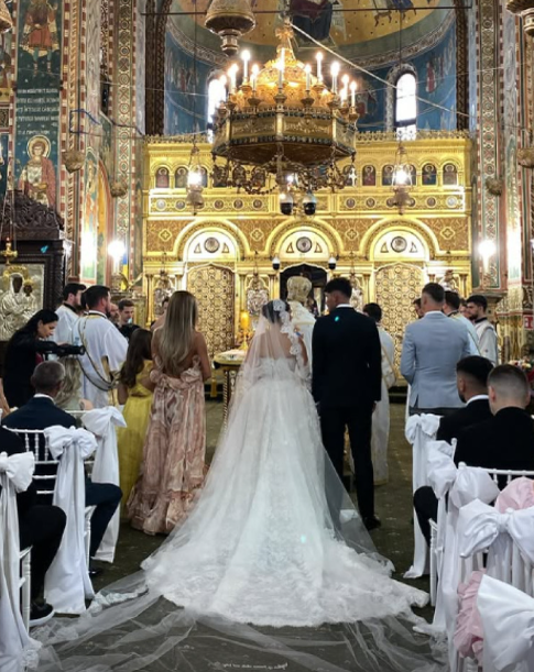 Cum a apărut soția lui Mirel Rădoi la nunta lui Florinel Coman cu Ioana Timofeciuc. O vezi rar, dar prezența ei e de milioane!
