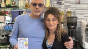 Un român i-a cumpărat iubitei sale un bilet norocos la LOTO. Ireal ce a făcut femeia după ce a câștigat jumătate de milion de euro
