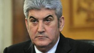 Gabriel Oprea își lansează o carte. Volumul politicianului cercetat penal se intitulează „Confesiuni din sufrageria lui Oprea”