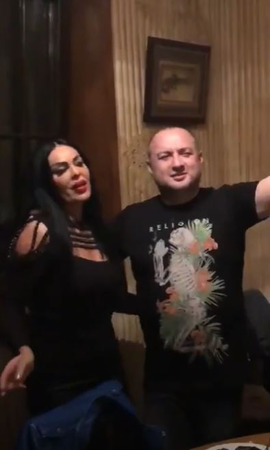 Leo de la Strehaia și soția lui s-au împăcat! Cum s-a îmbrăcat Dana Criminala la o petrecere, unde s-au dat dedicații pe bani