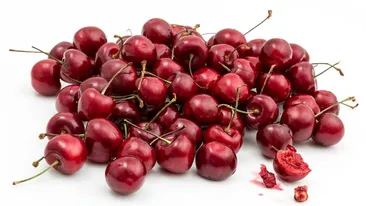 De ce nu e bine să înghiți sâmburii cireșelor? Pericolul e uriaș