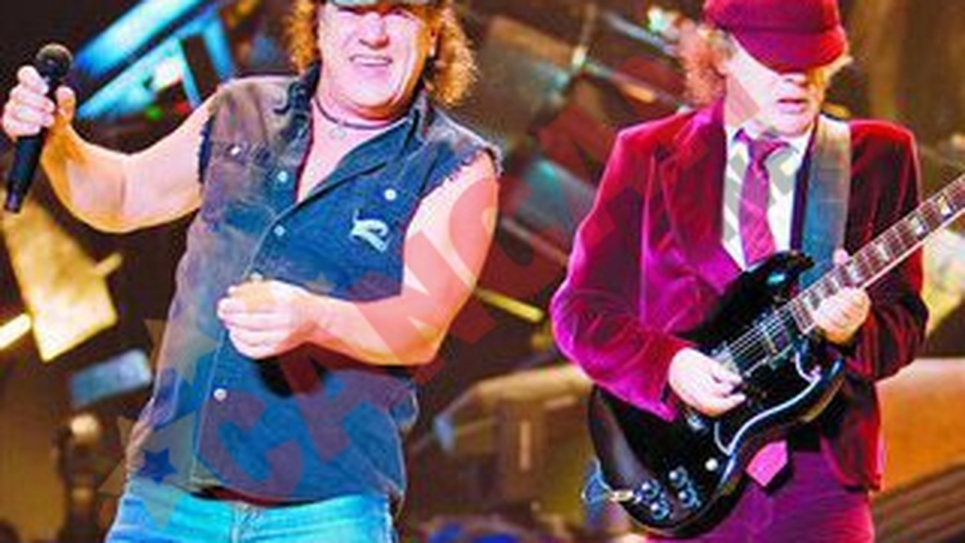Monteaza tribunele pentru concertul AC/DC