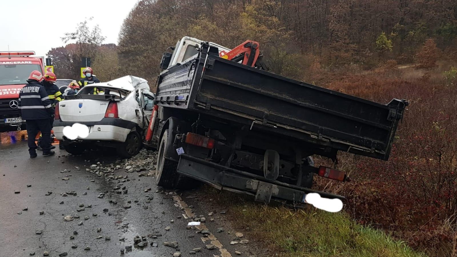 O fetiță de opt ani și-a văzut părinții murind într-un accident în Sălaj. Copila se afla pe bancheta din spate