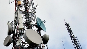 Antenele pentru telefonia mobila ar putea fi interzise langa scoli si spitale! Se face LEGE la Parlament!