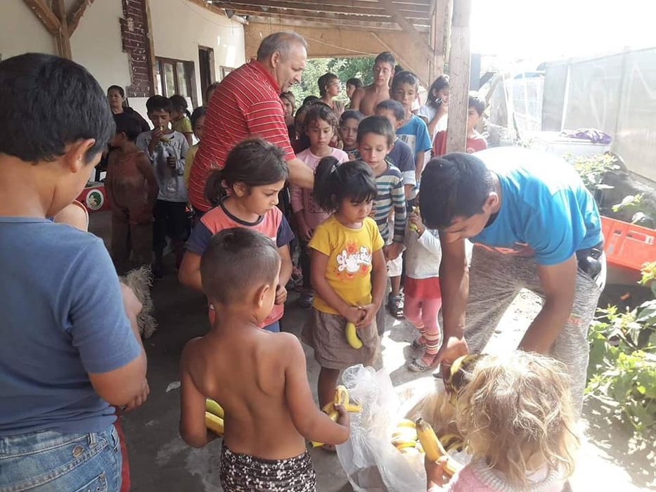 Un pastor din Târgu-Mureș are grijă de zeci de copii care trăiesc într-o sărăcie lucie! Oamenii au făcut un apel disperat pe Facebook: „Îmi tremură mâna pe tastatură!”
