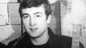Un bilet scris de John Lennon, scos la licitatie pentru 154.000 de dolari