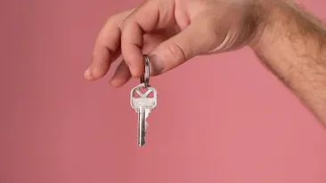 Pericolul care-i pândește pe toți românii care stau cu chirie. Dacă nu respectă această regulă simplă, pot avea de suferit